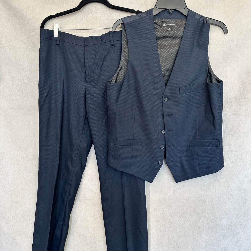 INC suit pants and vest. Suit in Excellent condition‼️ Pants 30x30. Vest:small